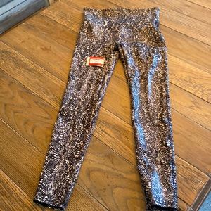 Spanx faux shine snake leggings Size Large NEW